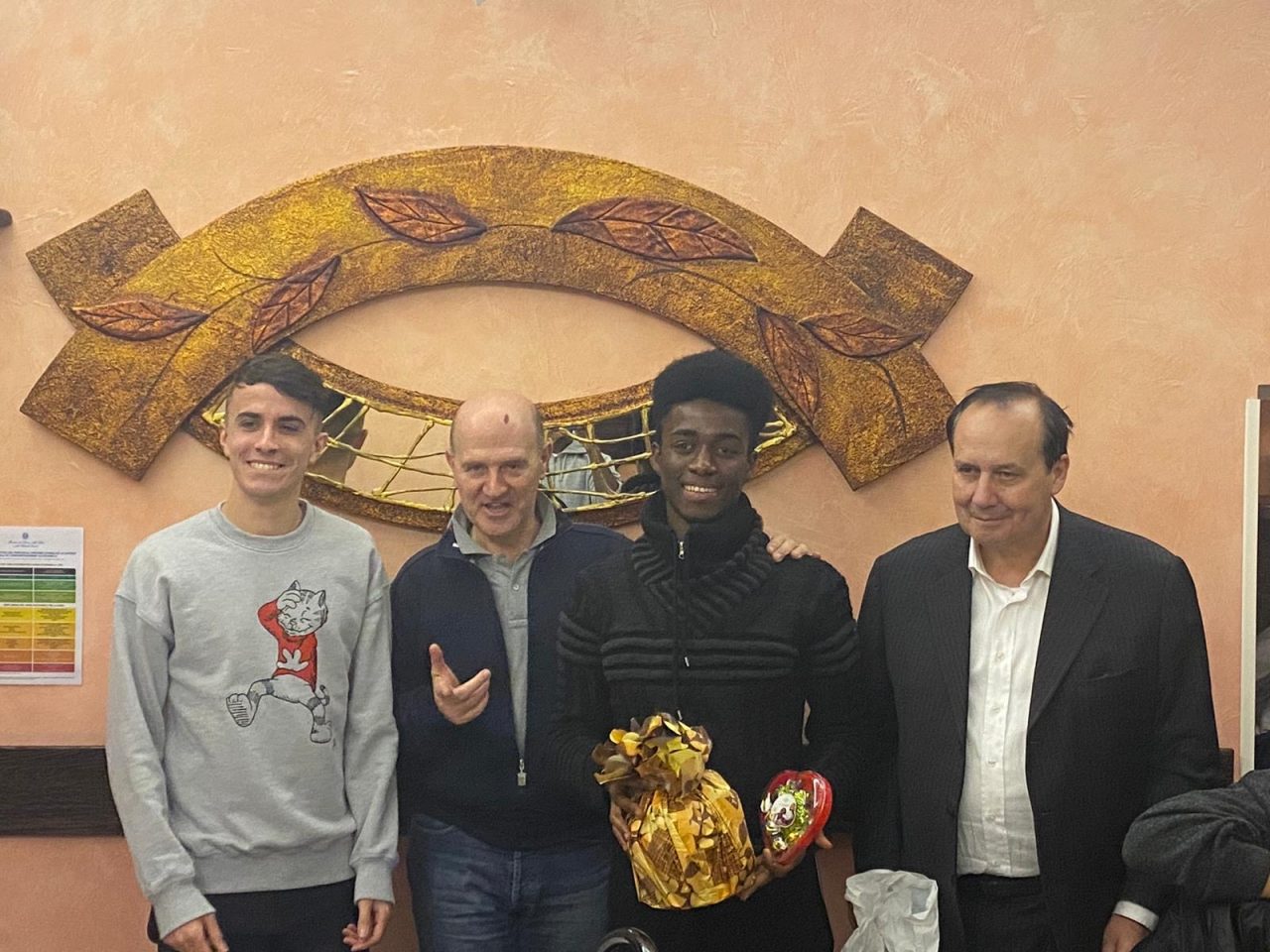 Anche i calciatori festeggiano: pizzata natalizia per la prima squadra della “Poli” FOTO