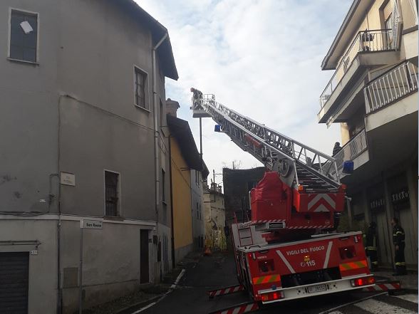 Paura per un principio di incendio in una palazzina FOTO