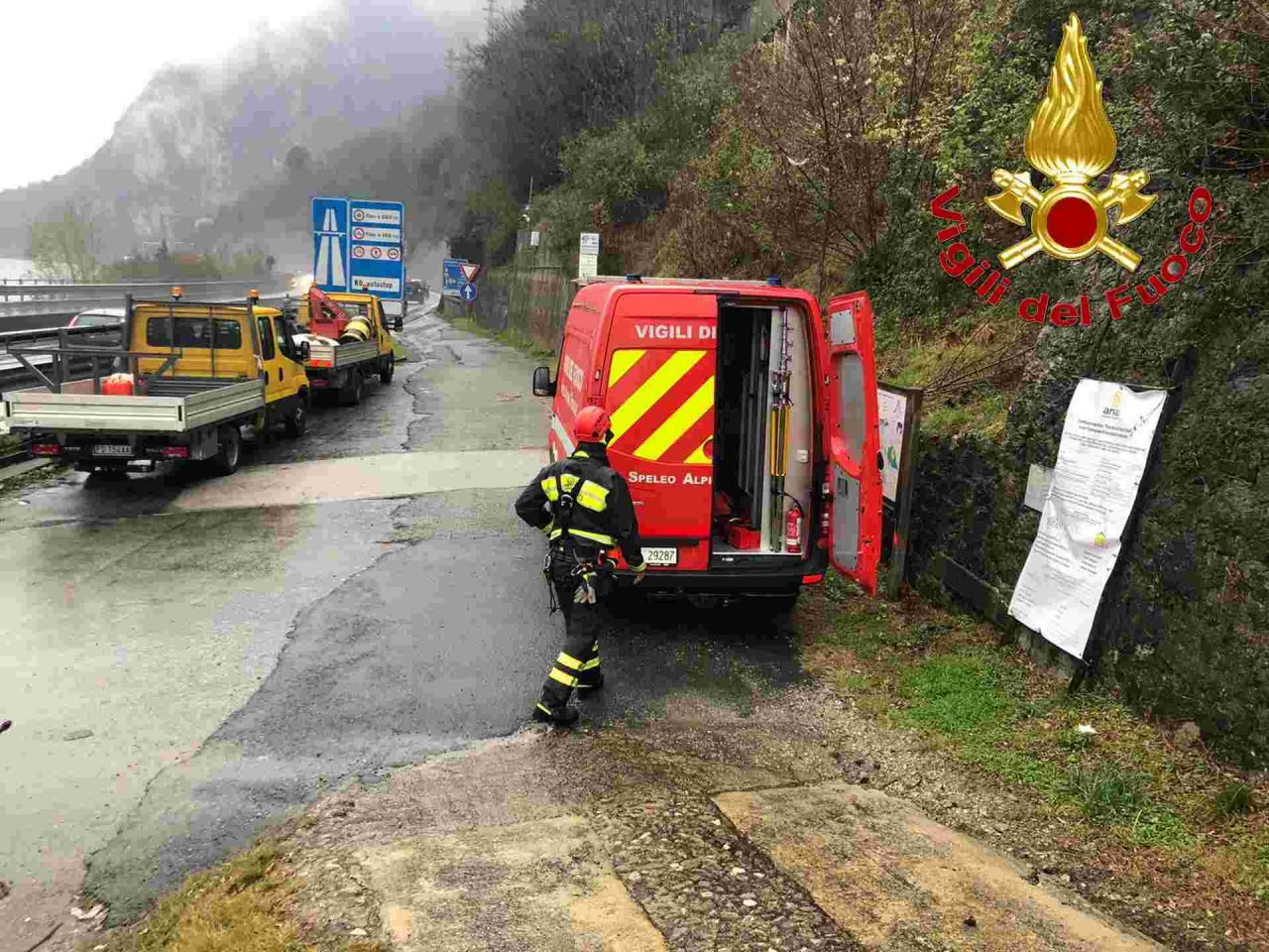 Scarica di sassi, ferito operaio sulla Ss36