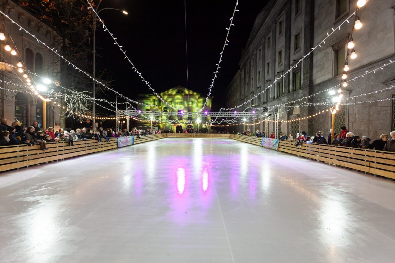 Pista di pattinaggio XXL: martedì 24 dicembre panettoncini per tutti
