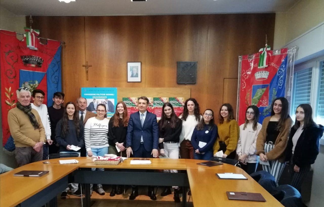 Consegnate borse di studio, bonus bebè e Costituzioni FOTO