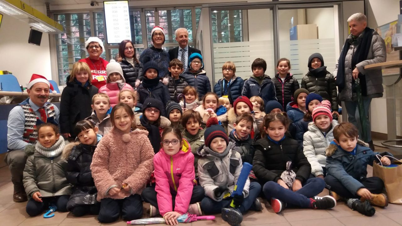 Chiede a Babbo Natale la pace nel mondo e… di sposare l’amichetta