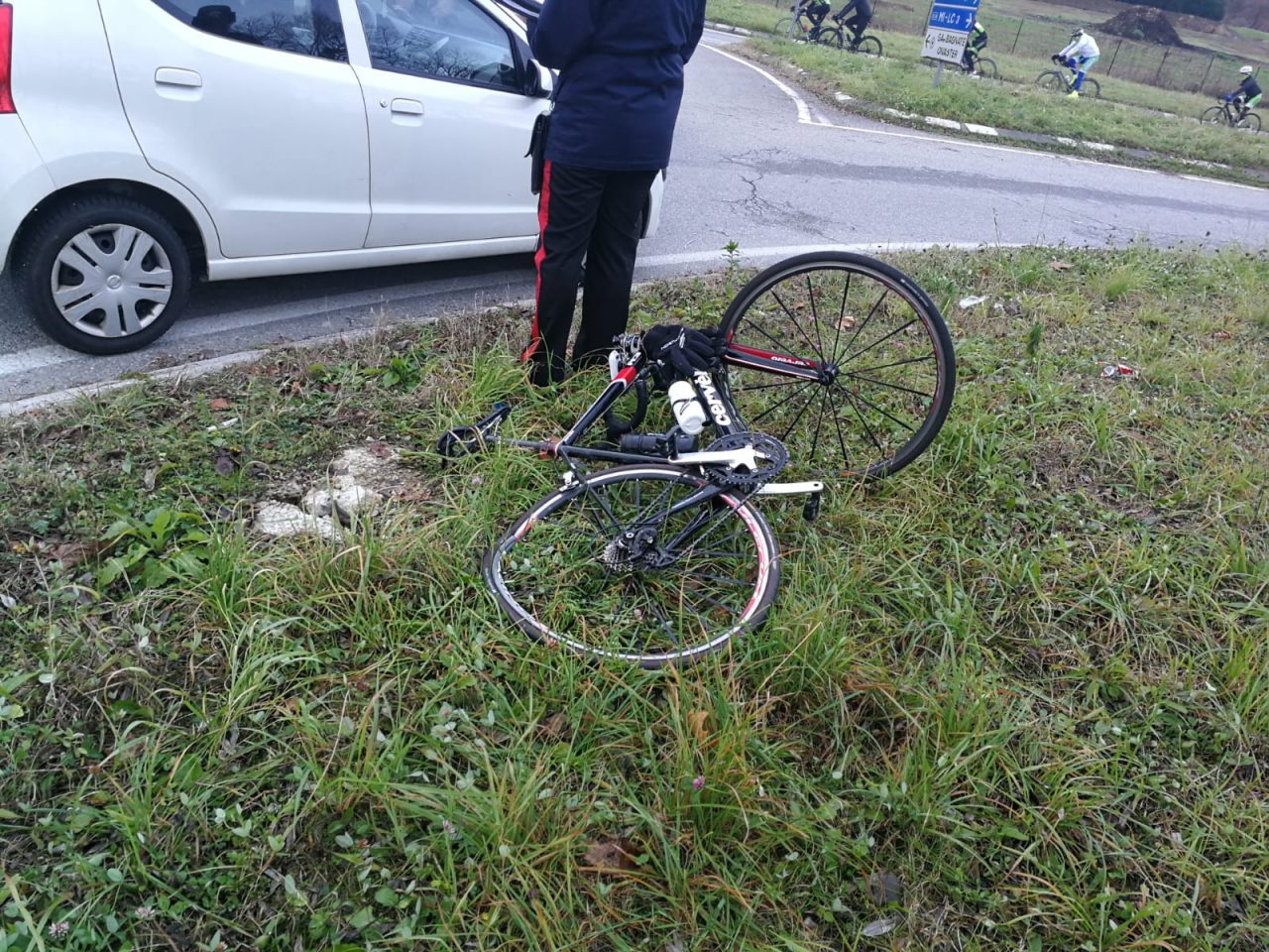 Ciclista investito a Garbagnate Monastero FOTO