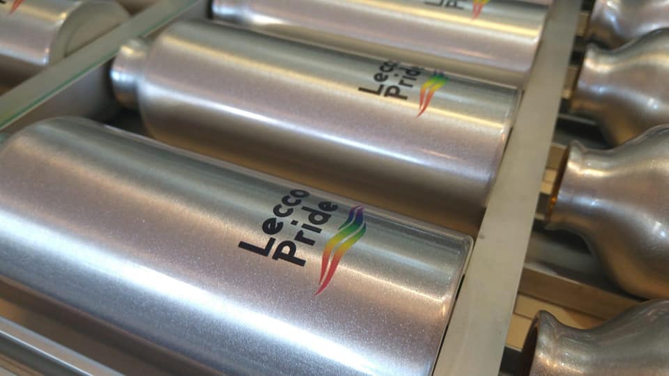 La borraccia “Lecco Pride”: un gadget ecologico e solidale