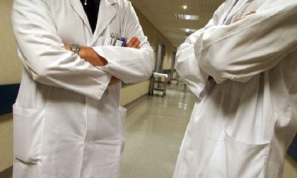 Regione avvia le verifiche sui medici non vaccinati, che rischiano la sospensione dal lavoro