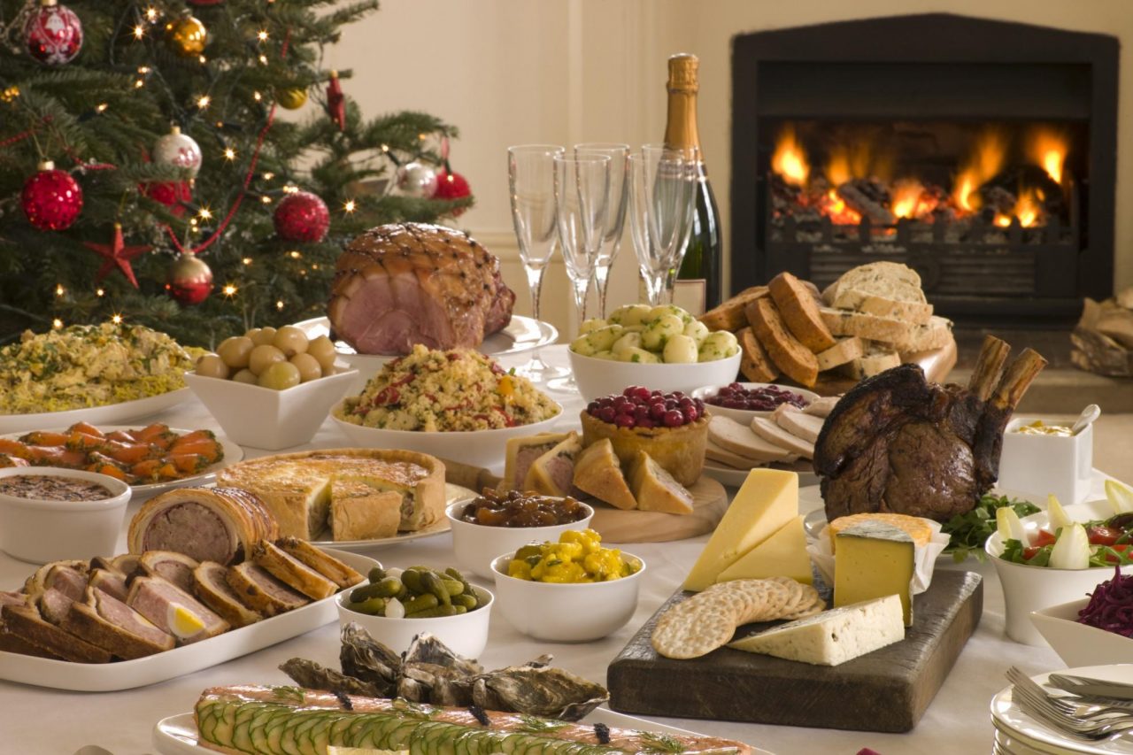 A tavola, in pochi ma buoni: i consigli del professor Signorelli per un Natale sicuro