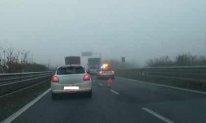 Statale 36: nebbia, camion in panne e code in direzione sud FOTO