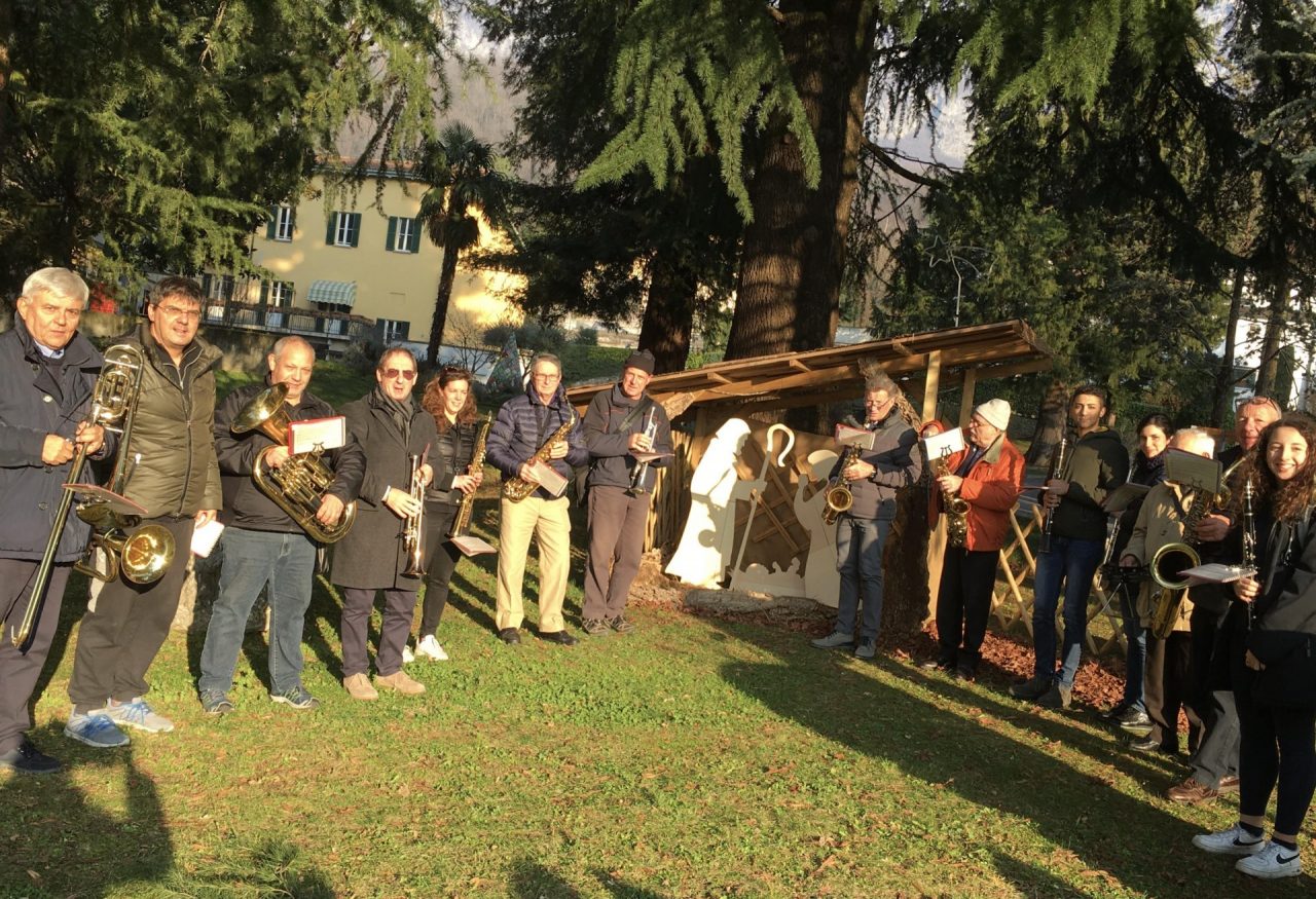 Piva di Natale in casa di riposo a Lecco