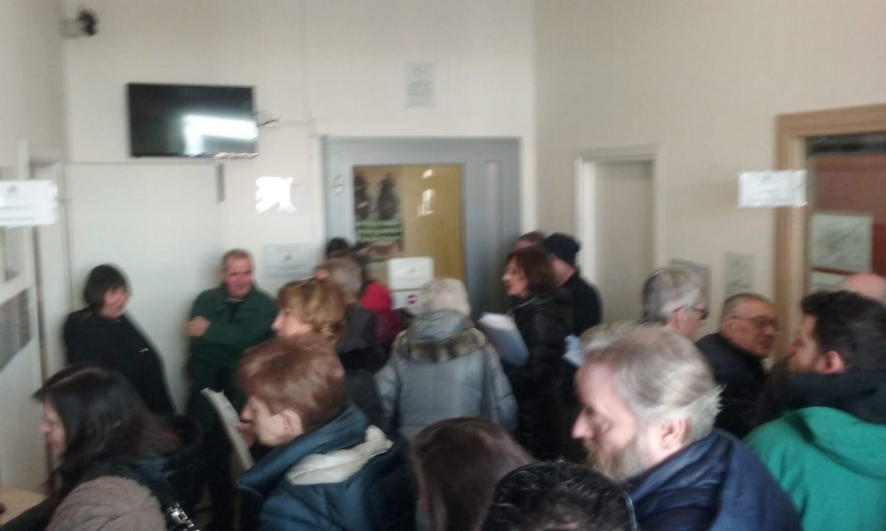 Pass Ztl a Lecco: il caos per ritirarlo FOTO E TESTIMONIANZA