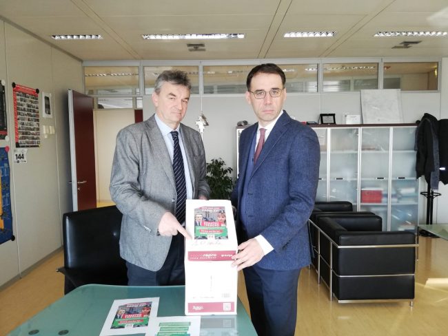 Il Pd lombardo da Fontana per presentare le 10mila firme all’appello #BastaTrenord