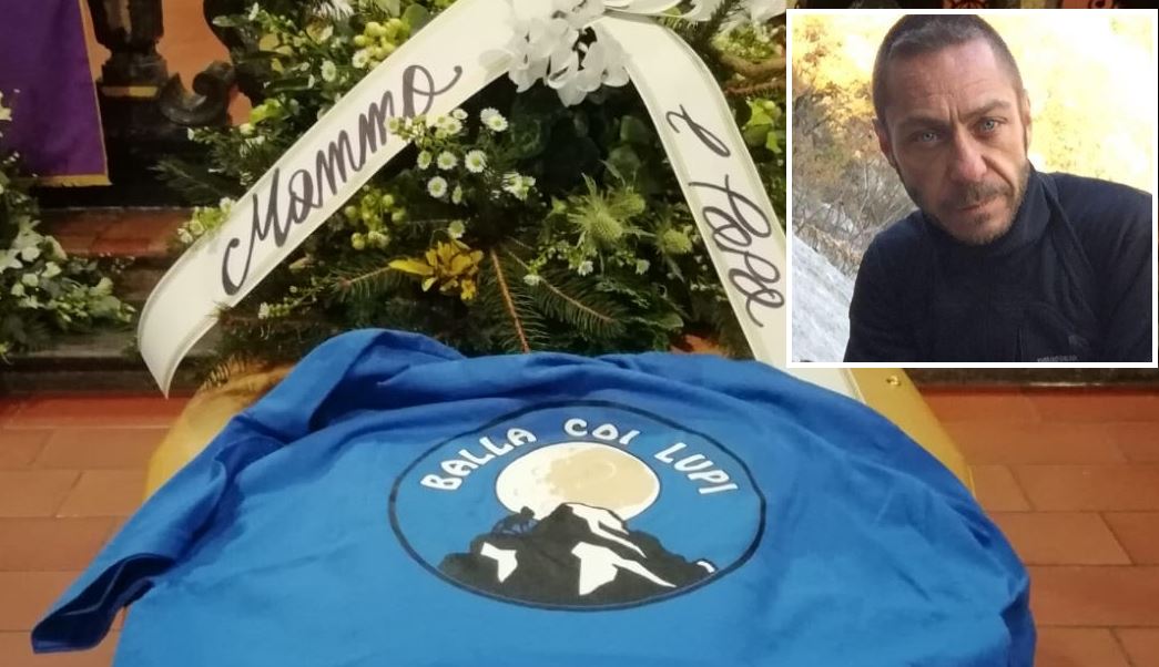 Lecco ha detto addio a Claudio Rossi, sconfitto dal male a soli 43 anni. Don Davide: “Perchè muoiono i figli?”