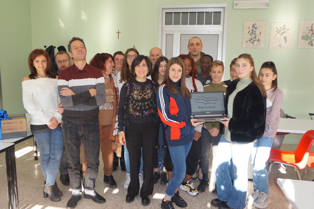 Ali per la scuola: consegnati quattro pc all’Istituto comprensivo di Calolzio