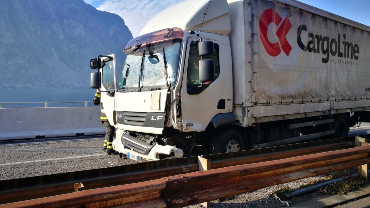 Lecco Schianto auto-camion