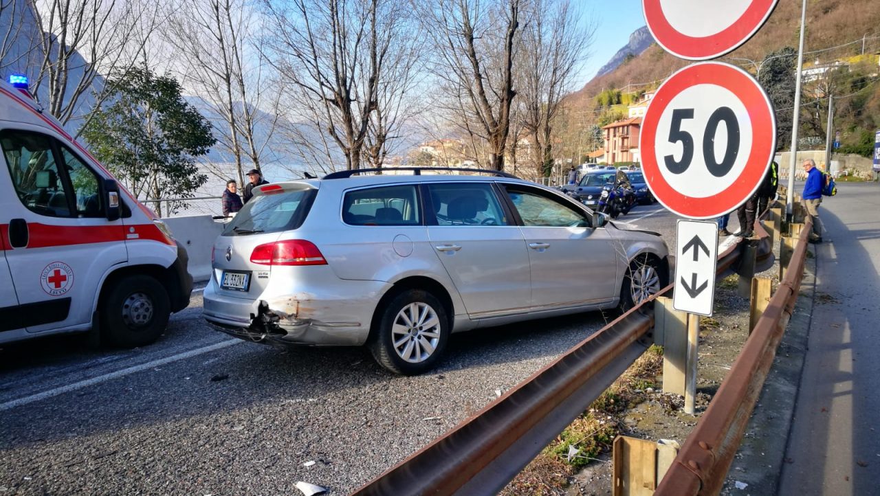 Lecco Schianto auto-camion lungolago