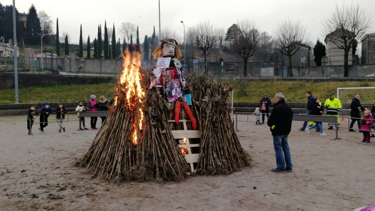 Giubiana al rogo grande festa sotto il Monte Barro