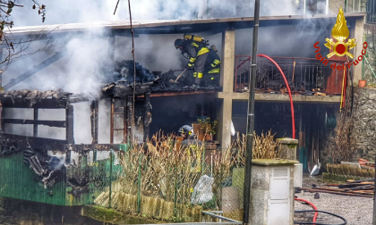 In fiamme una legnaia a Torre de' Busi FOTO