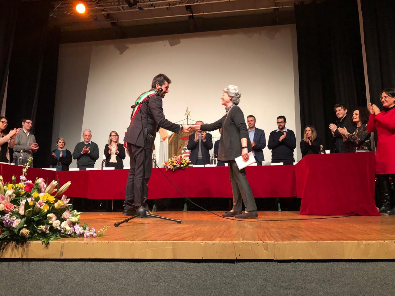Il Comune di Mandello premia l’imprenditrice Silvia Buzzi con il “Grigna d’Oro”