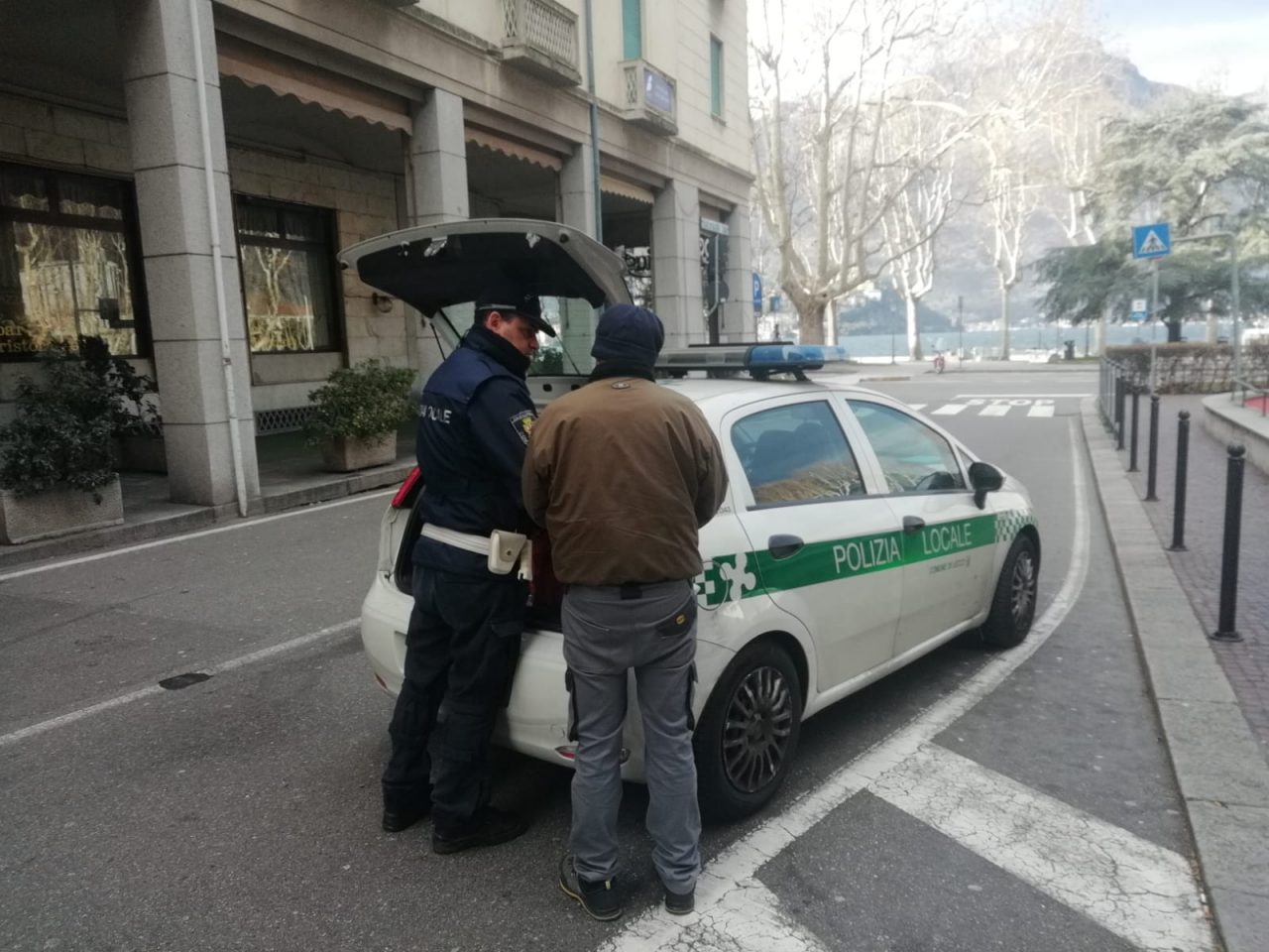 Lecco: giovane investita nei pressi del lungolago