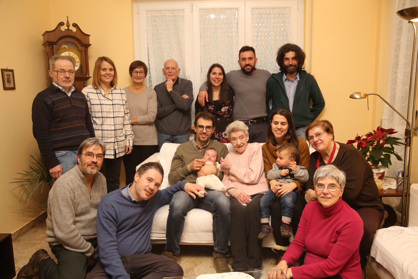 Adelina Perovani, nonna Lina, nativa di Cisano Bergamasco e residente a Calolziocorte, ha festeggiato i 100 anni