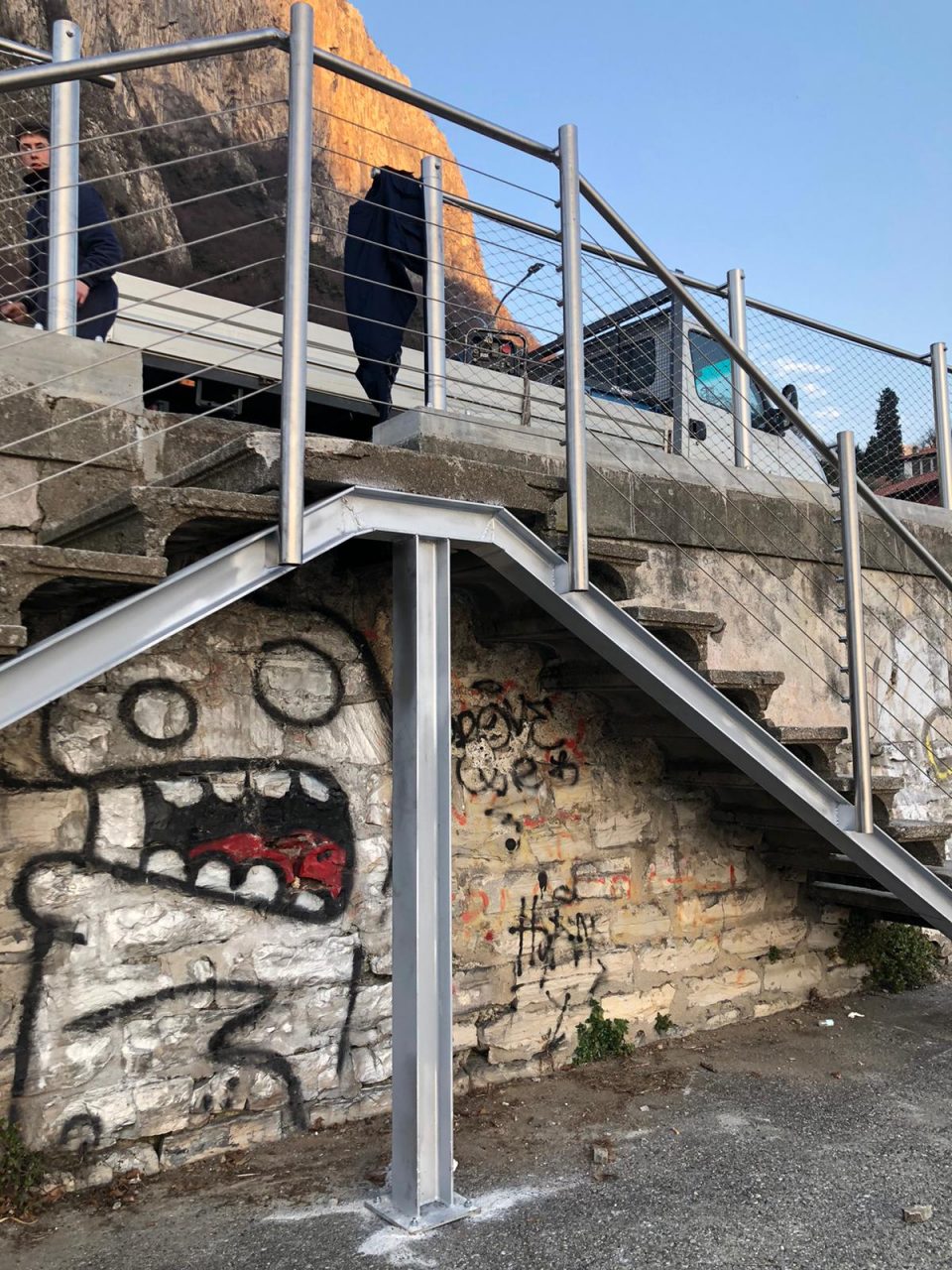 Ciclabile Caviate-Pradello, pronto il nuovo “elegante” parapetto