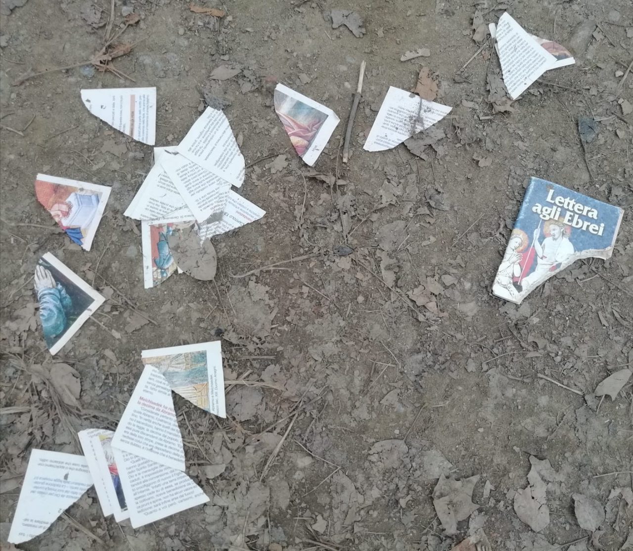 Gesto choc nel Lecchese alla vigilia del Giorno della Memoria: strappata la Lettera agli Ebrei FOTO
