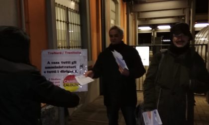 Ieri i lavori, oggi un guasto: treni ancora in ritardo. Manifestazione di protesta in stazione