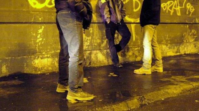 Minacce, degrado e droga: giovani senza freni in darsena