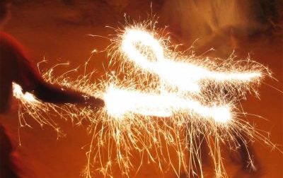 Amputazione e ustioni al volto: si rovina la vita a 14 anni per un petardo
