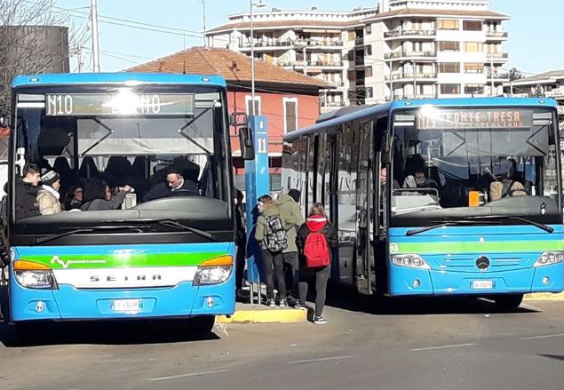 Coronavirus, scuole chiuse: cancellate le corse dei bus scolastici. Orari di visita ridotti negli ospedali