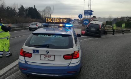 Si schianta contro la cuspide in Statale 36: code in direzione sud