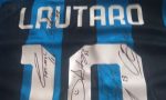 Asta per il campo sintetico: la maglia di Lautaro va più di quella di Ibrahimovic FOTO