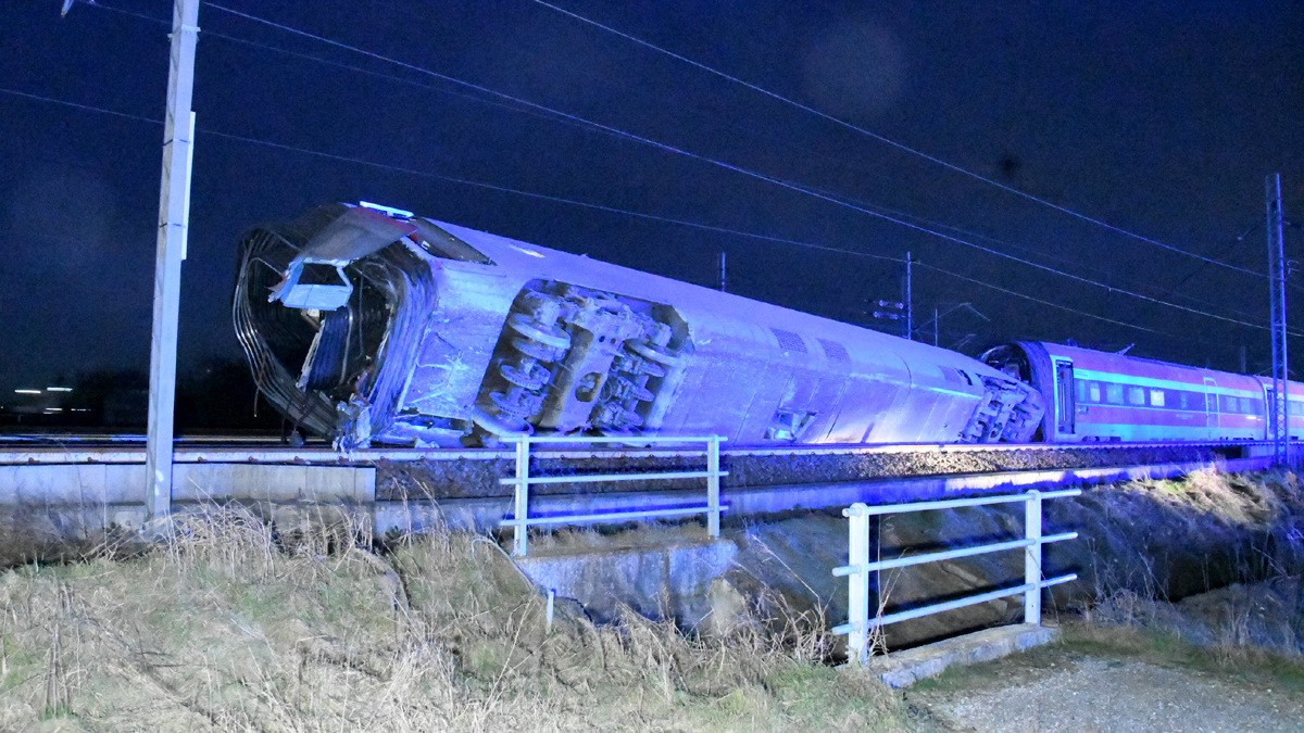 Treno Frecciarossa deragliato: due morti, 30 feriti FOTO e VIDEO