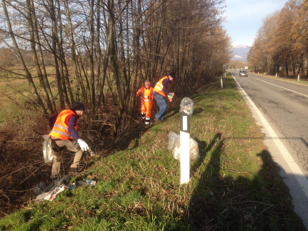 Dolzago Volontari al lavoro per pulire il territorio