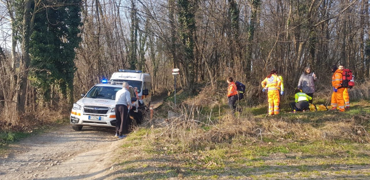 Cade in bici nel bosco, adolescente ferito FOTO