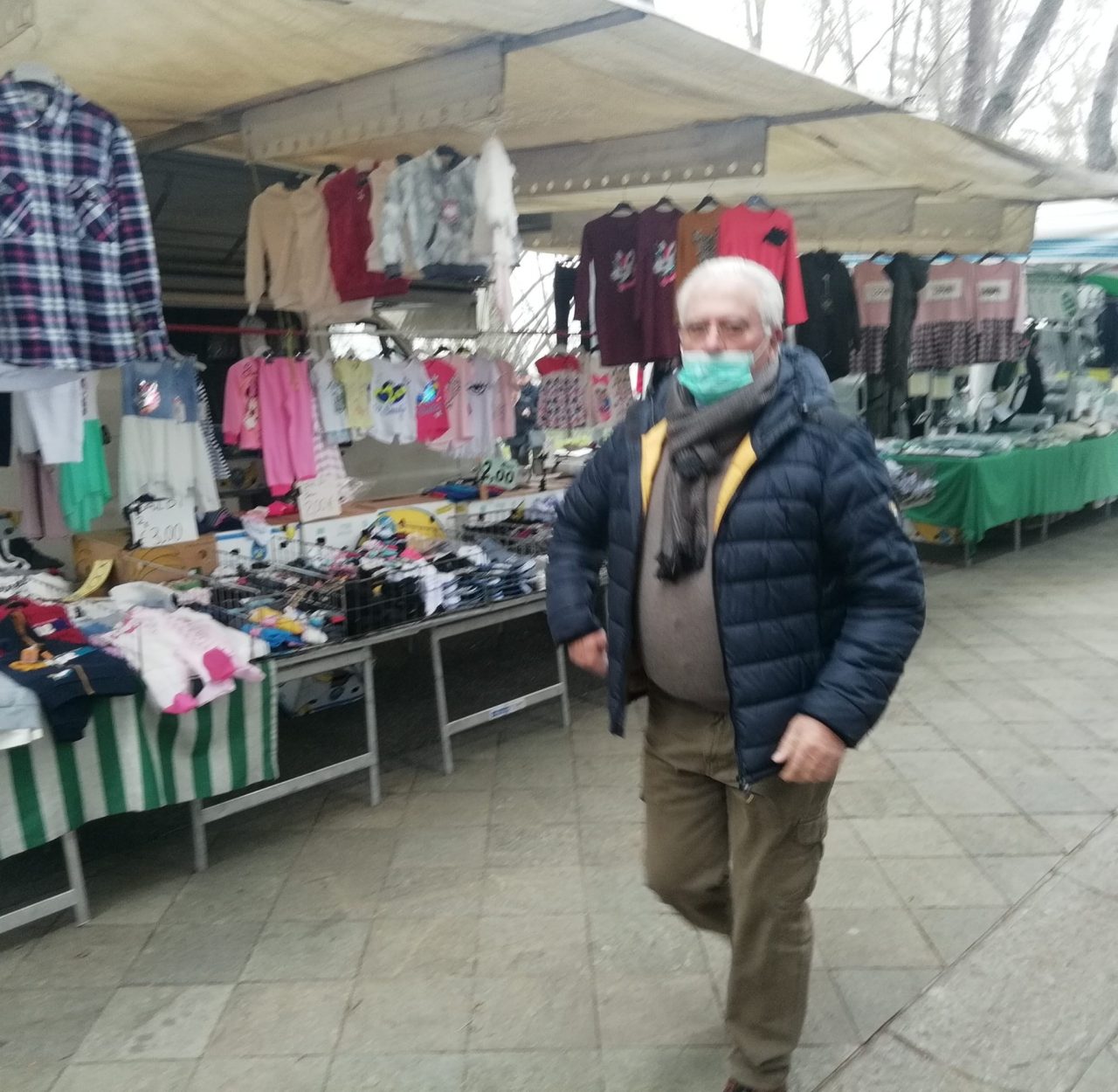 Psicosi Coronavirus: mercato di Calolzio aperto… ma quasi deserto FOTO