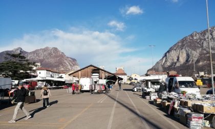 Coronavirus, anche a Lecco mercato semideserto FOTO