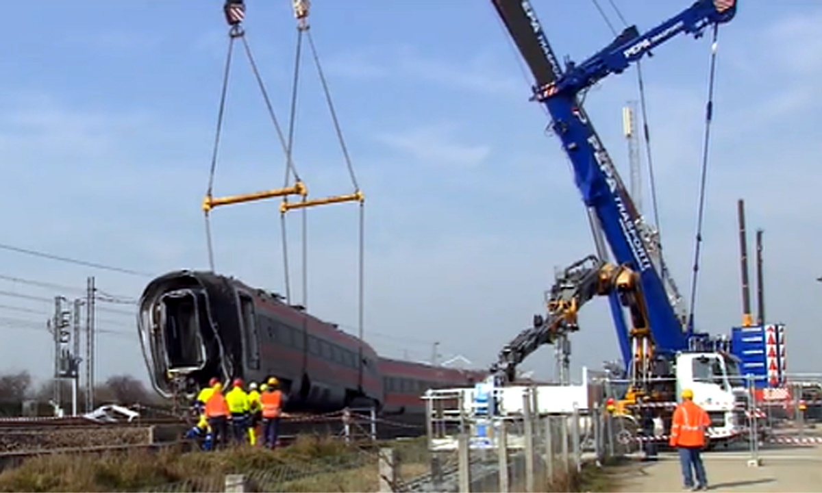 Incidente Frecciarossa: al via la rimozione delle carrozze deragliate