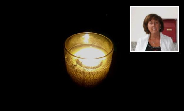 Lutto per la scomparsa della maestra Angela. “Ora scrivi sulla lavagna del cielo”