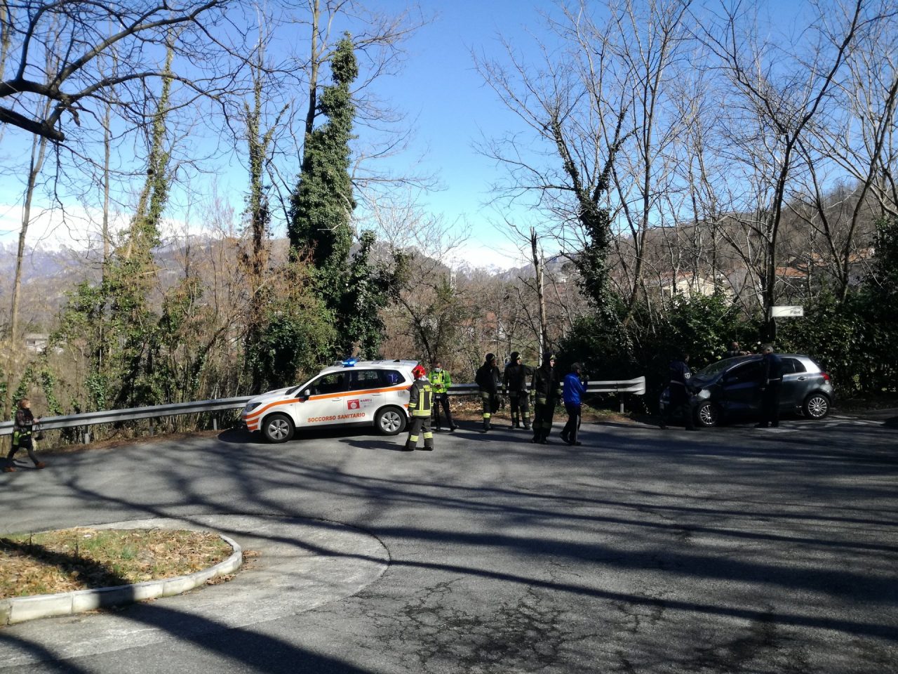 Schianto tra auto, paura i due anziani conducenti
