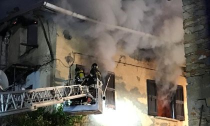 Grosso incendio devasta due palazzine FOTO