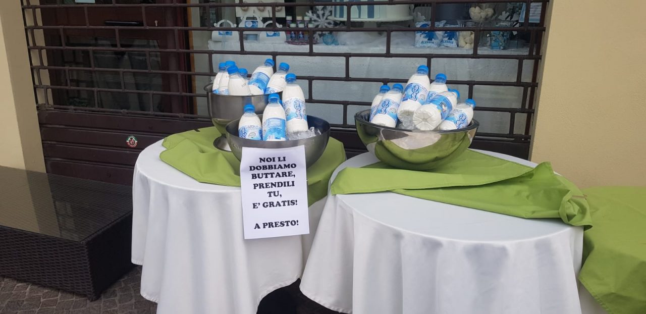 Latte gratis ai bisognosi e dolci in regalo all’ospedale