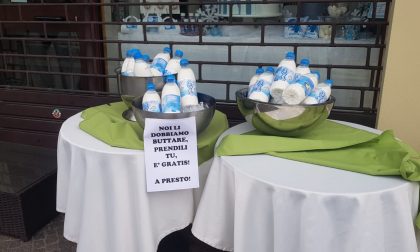 Latte gratis ai bisognosi e dolci in regalo all'ospedale