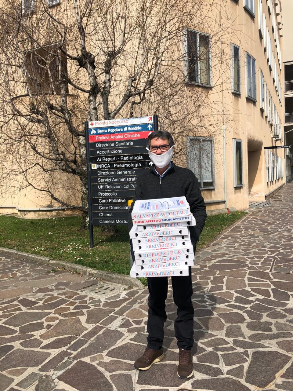 Cento pizze in regalo al personale dell’ospedale di Merate FOTO