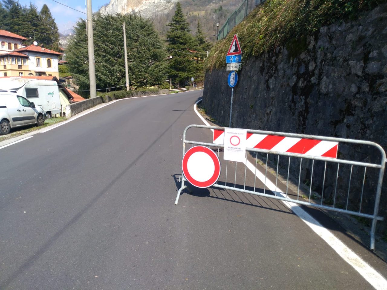 Coronavirus: sindaco in campo per controllare l’ingresso a Erve FOTO