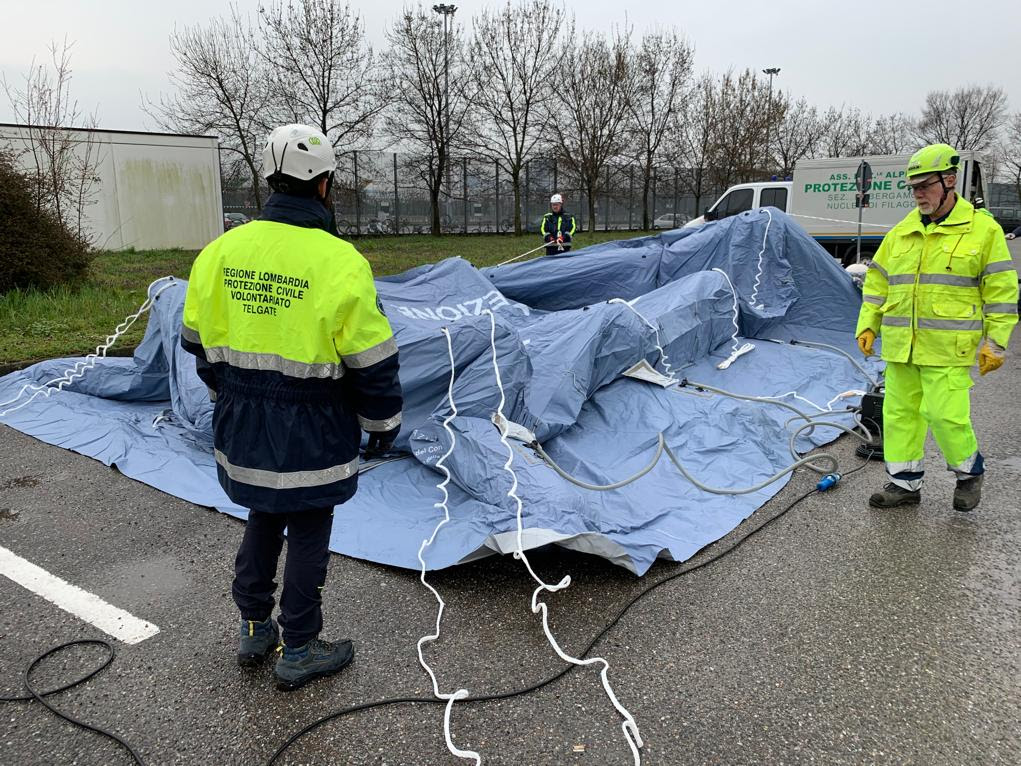 Coronavirus: tende triage in ospedali e penitenziari