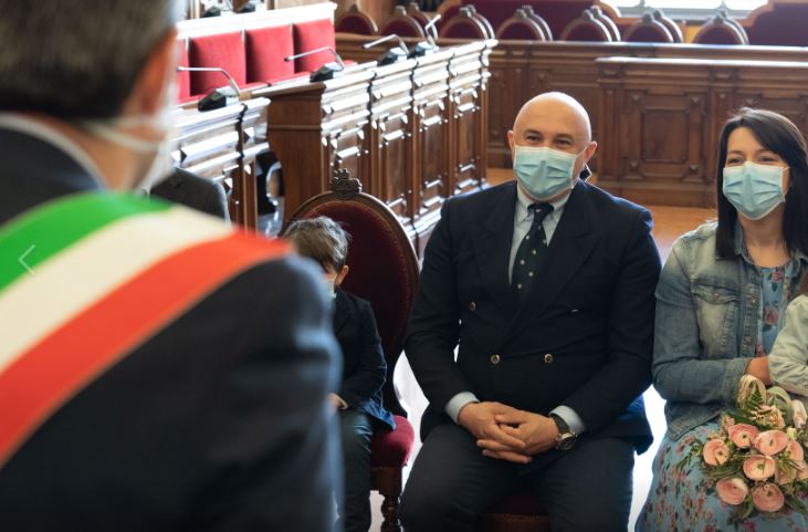 Dalla lotta in corsia contro il Coronavirus all’altare: Raul e Monica hanno detto sì