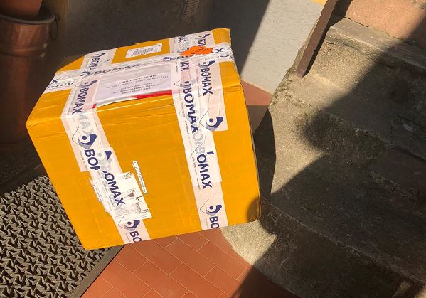 Dona le mascherine al Comune in ricordo del padre