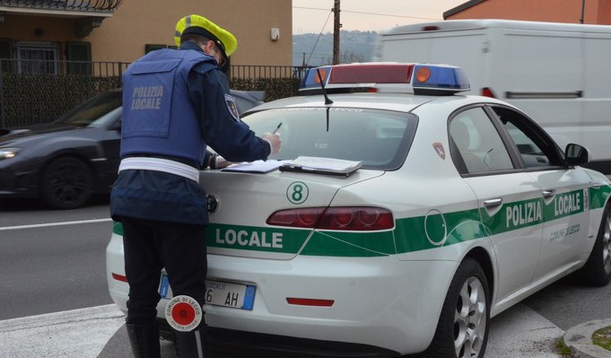 Boom di multe tra ztl e veicoli senza assicurazione