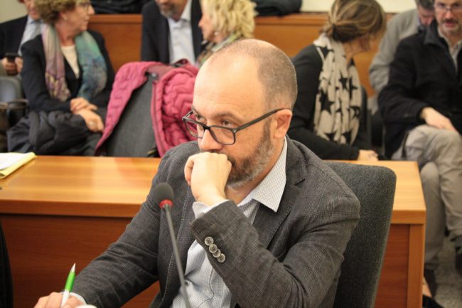 Dolzago sindaco Paolo Lanfranchi contro catene sant'antonio online