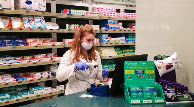 Parlasco cerca una farmacia per un servizio settimanale in paese